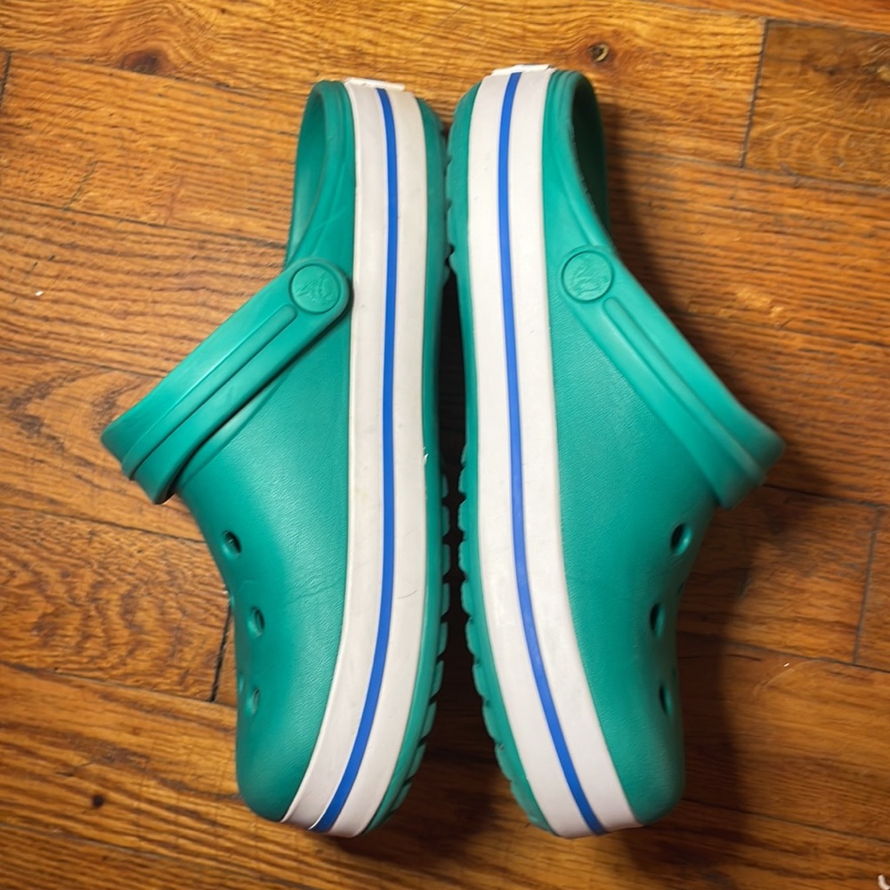 ✅Green Crocs - Picture 4 of 5